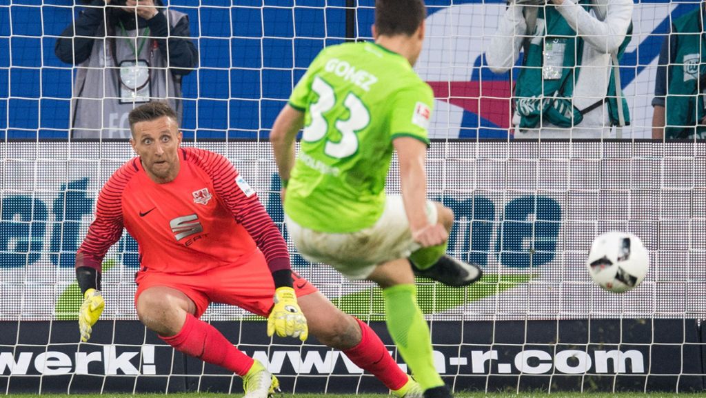Relegation Wolfsburg gegen Braunschweig: Mario Gomez verwandelt Handelfmeter