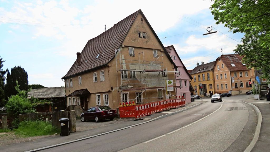 Filderstadt-Plattenhardt: Fassade am bröckelnden Haus ausgebessert