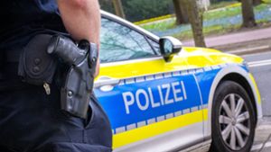 Stuttgart-Feuerbach: Jugendlicher schlägt 70-Jährige ins Gesicht und stiehlt ihr Handy