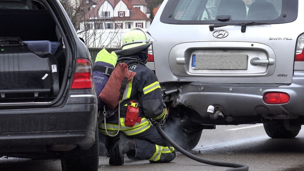 Stuttgart-Hedelfingen: Unfall mit Flüssiggas-Auto ruft Feuerwehr auf den Plan