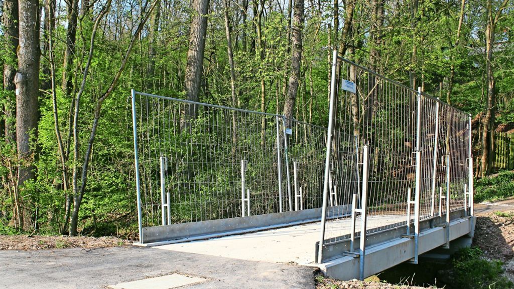 Stuttgart-Plieningen: Ein neuer Steg führt über den Ramsbach