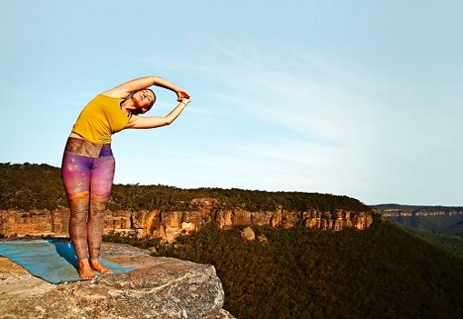 Mit Yoga- und Atembungen dem Stress begegnen  und das seelische Wohlbefinden  steigern. Foto: Getty