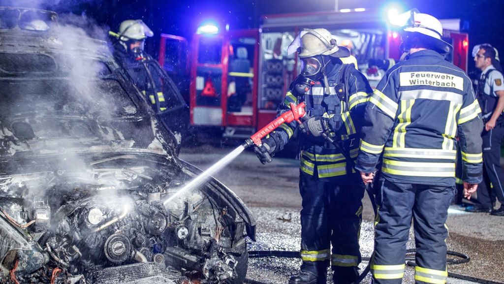 Rems-Murr-Kreis: Auto brennt vollständig aus