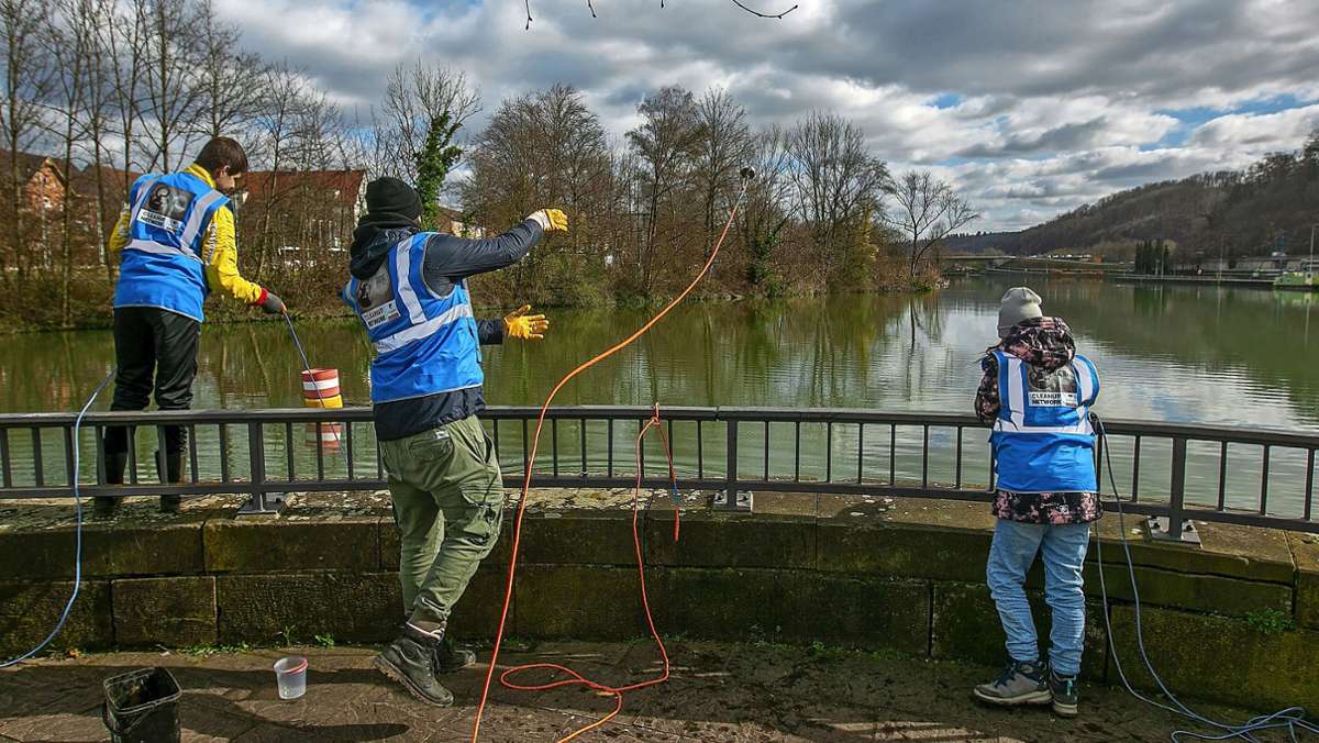 Magnetfischer in Esslingen: Die rostigen Schätze des Neckars