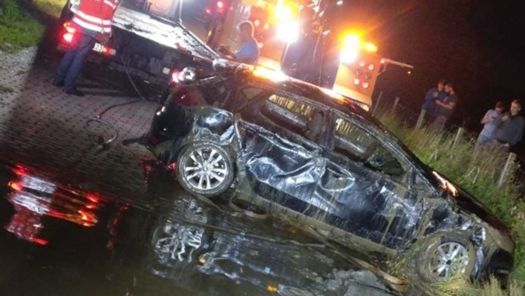 Nach Toilettenpausen-Malheur: Feuerwehr holt Auto aus der Ems