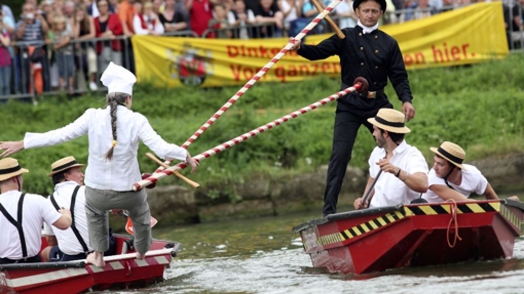Tradition in Bad Cannstatt: Fischerstechen und  Drachenbootrennen