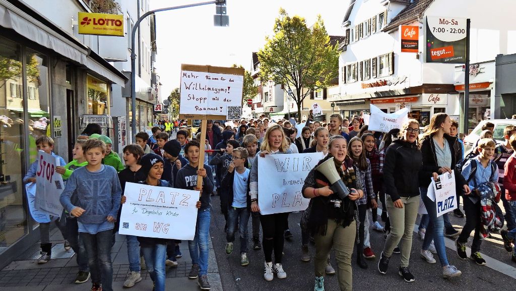 Wilhelms-Gymnasium in Stuttgart-Degerloch: 400 Schüler demonstrieren gegen die Raumnot