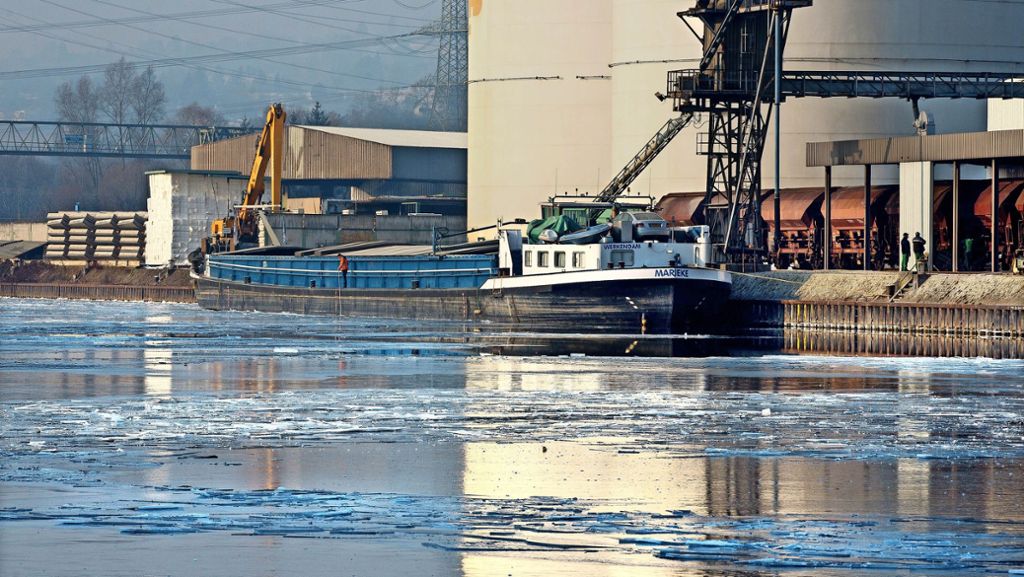 Plochingen: Eis bremst Schiffsverkehr aus