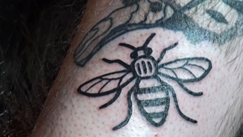 Manchester: Bienen-Tattoos aus Solidarität mit Terroropfern