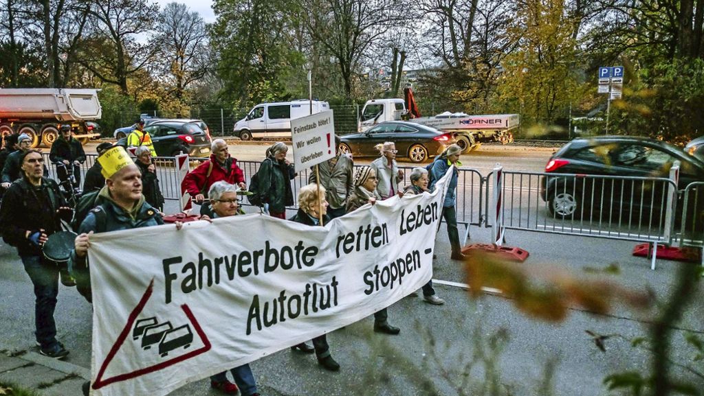 Schlechte Luft in Städten wie Stuttgart: Lungenexperte mahnt vor Krankheit durch Feinstaub