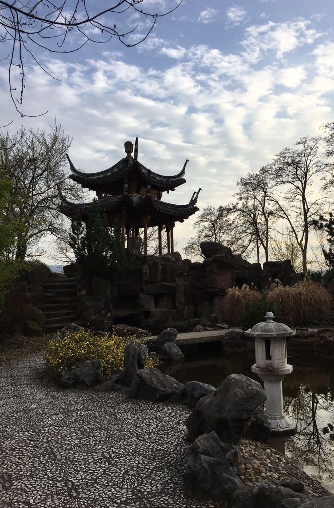 Wer bereits an der Haltestelle „Im Kaisemer“ aussteigt, kann vom Chinesischen Garten aus...