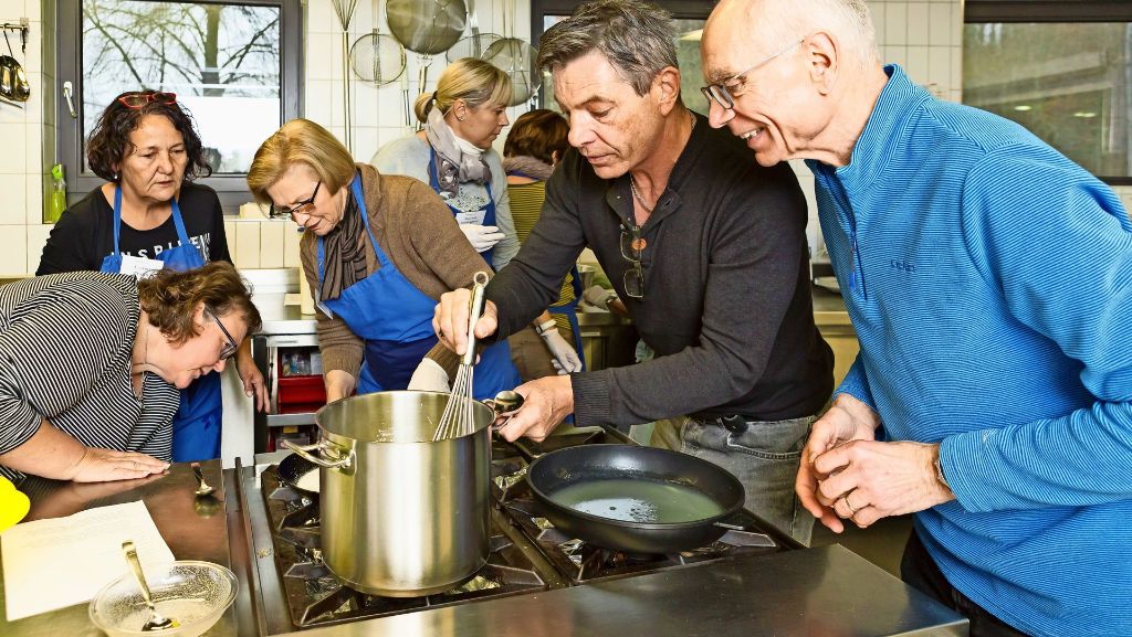 Leinfelden-Echterdingen: Promikoch teilt mit Kocheltern seine Dessert-Geheimnisse