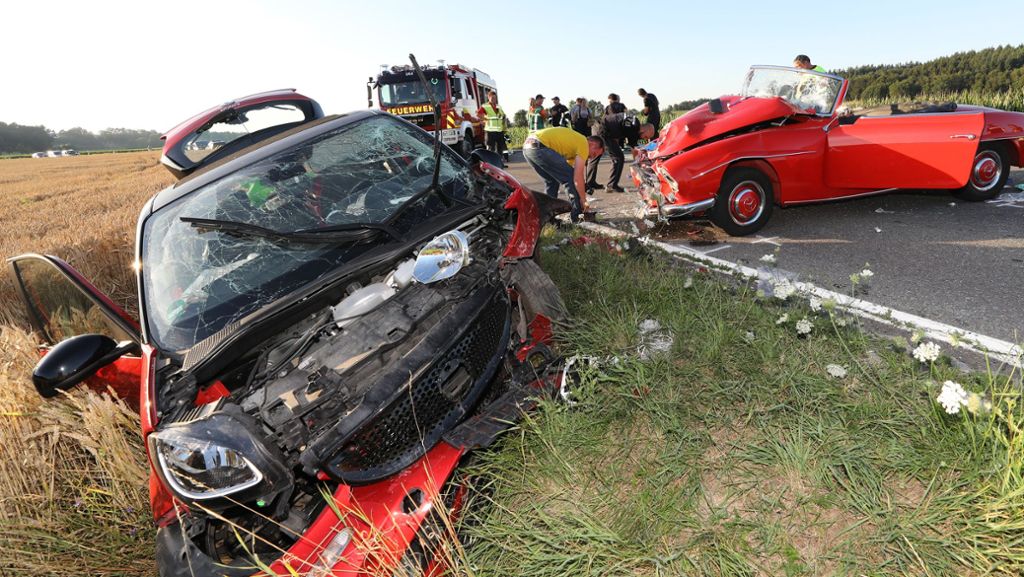 Unfall mit Oldtimer-Mercedes: Ein Toter und fünf Schwerverletzte bei Frontalzusammenstoß