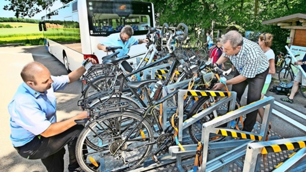 Von Göppingen zum Reußenstein: Radwanderbus schon überfüllt
