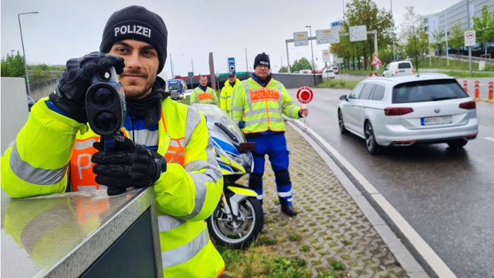 Blitzermarathon in Stuttgart: Polizei lauert  mit der Laserpistole  in 200 Metern Entfernung