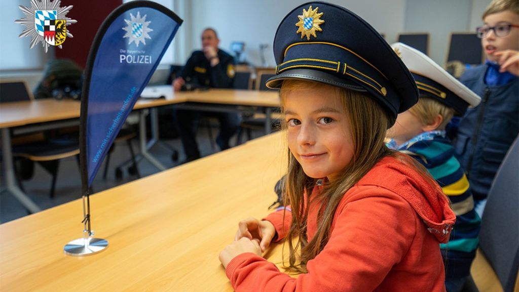 Ansbach: Achtjährige bewirbt sich bei Polizei – Beamte laden sie ein