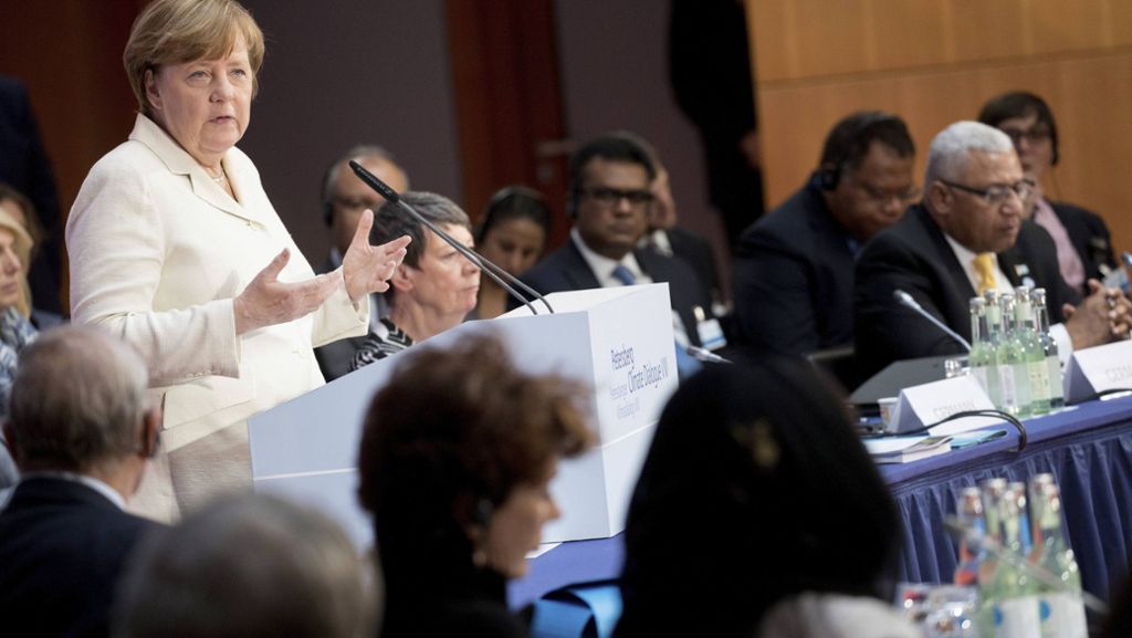 Nach Terroranschlag in Manchester: Merkel und Seehofer sagen Bierzeltauftritt ab