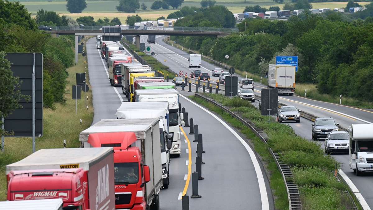 Chaos auf der  A4: 40 Kilometer langer Mega-Stau nervt Autofahrer