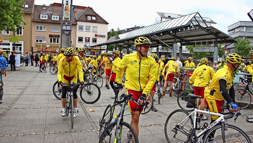 25. Auflage der Tour-Ginkgo im Stuttgarter Norden: Benefizradler feiern die  Spender mit La Ola