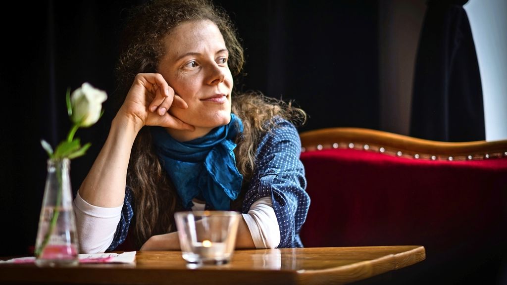 Julianna Herzberg und das Stuttgarter Theater La Lune: Frieden geht durch den Magen