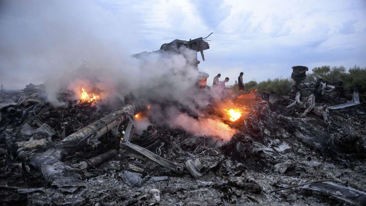 Abschuss von Flug MH17: Gericht spricht drei Männer schuldig