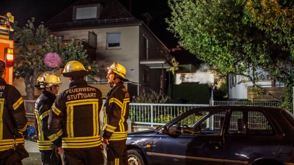 Stuttgart-Vaihingen: Brennende Holzhütte hält Feuerwehr auf Trab