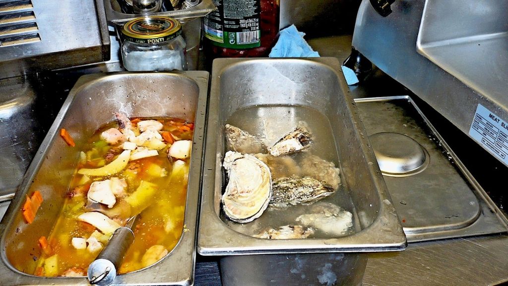 Stuttgarter Lebensmittelüberwachung: Verschimmelte Soße und Kakerlaken in der Küche