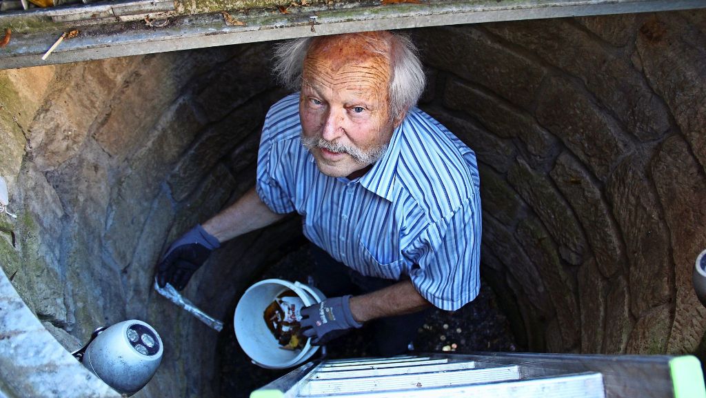 Historischer Brunnen in Zuffenhausen: Müll und Münzen in zwei Metern Tiefe