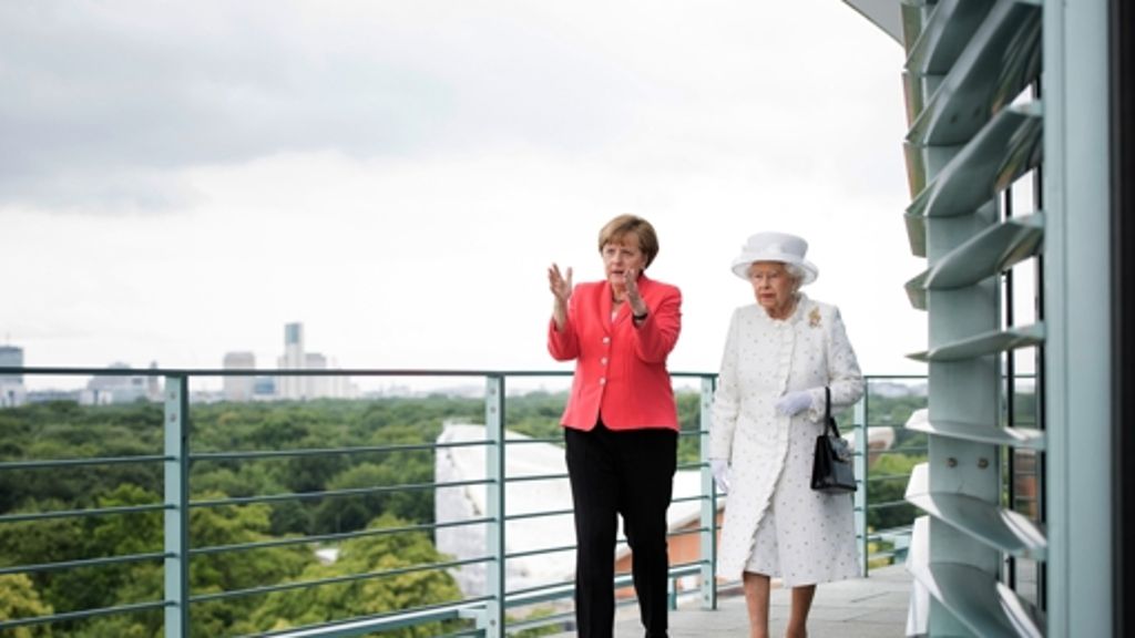 Elizabeth II. in Berlin: Bundeskanzlerin Angela Merkel empfängt die Queen