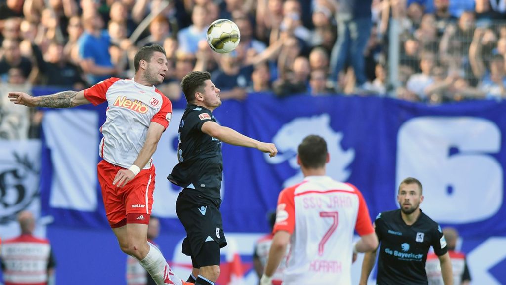 Fußball-Relegation: Der TSV 1860 München freut sich über Remis in Regensburg