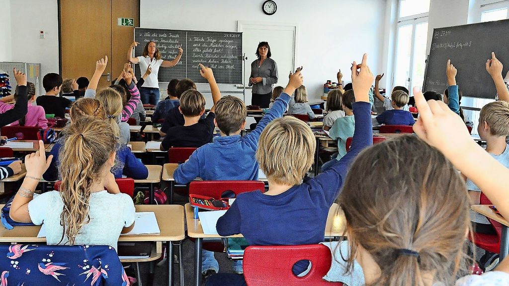 Grundschule in Stuttgart-Kaltental: Kinder wandern in den Unterricht