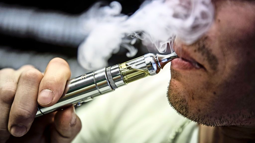 Gesundheit: E-Zigaretten gefährden Passivraucher