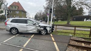 Stadtbahnunfall in Möhringen: Auto kollidiert mit U3 – eine Verletzte