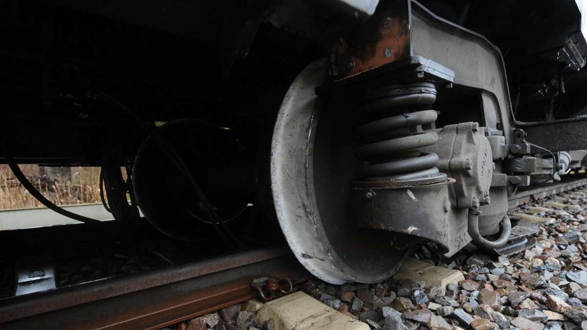 Schienenunfall in Stuttgart-Rohr: Zwei Güterwagen entgleist