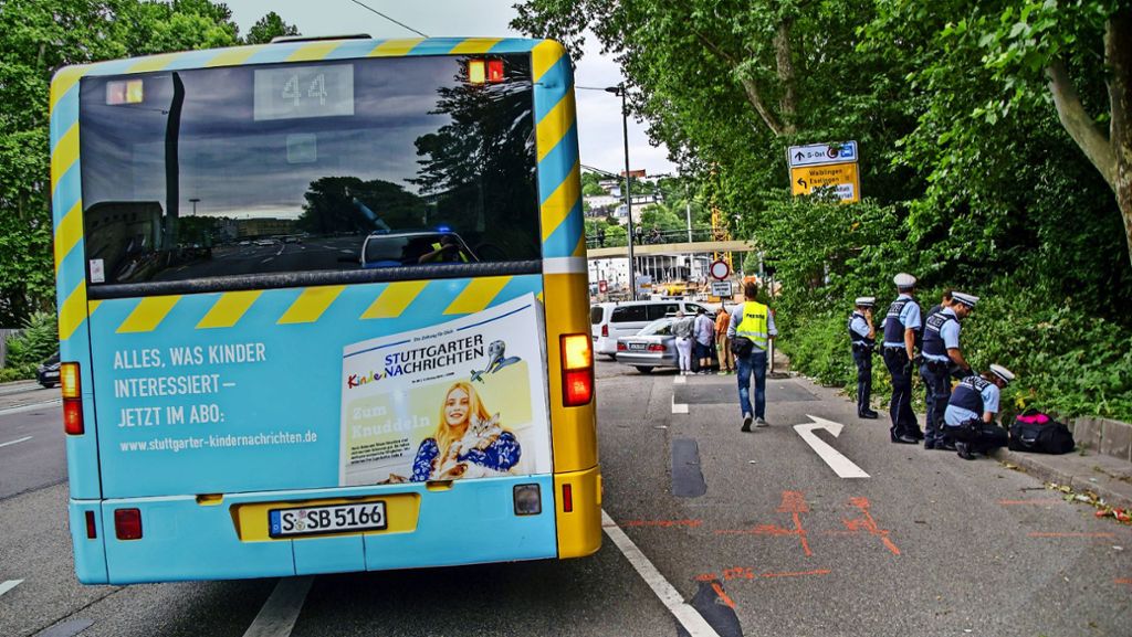 Tatort Linienbus in Stuttgart: Busfahrer wird gleich doppelt zum Opfer