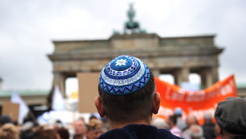 Antisemitismus in Deutschland: Zentralratspräsident: Besser nicht mit Kippa auf die Straße