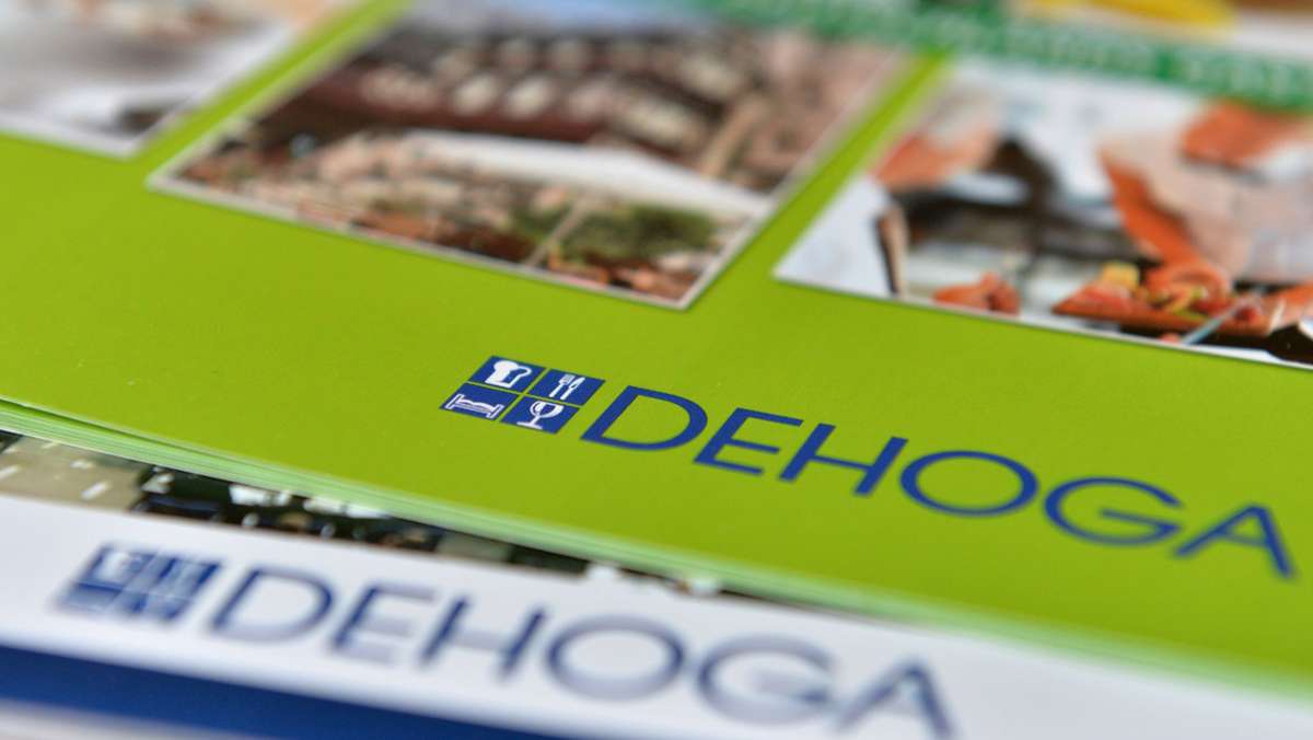  Der Hotel- und Gaststättenverband Dehoga will mehr Anreize für vollständig Geimpfte. Außerdem müsse alles getan werden, einen weiteren Lockdown im Herbst oder Winter zu verhindern. 