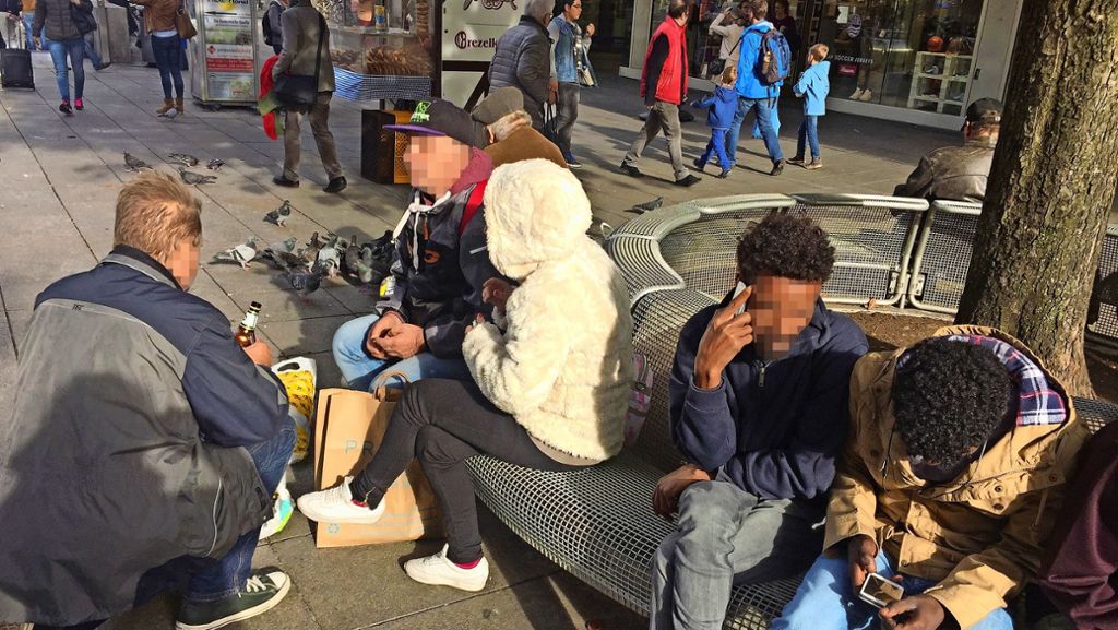 Obdachlose in Stuttgart: Sitzbänke auf der Königstraße werden abgebaut