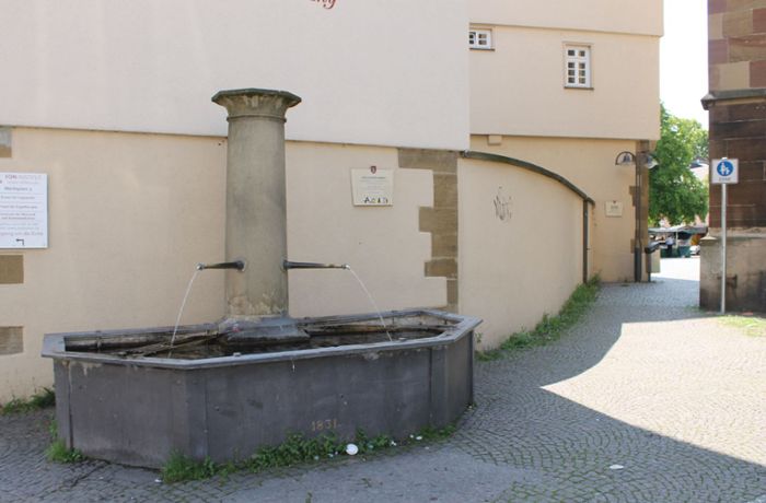Zeugen in Bad Cannstatt gesucht: Unbekannte verunreinigen Trinkwasserbrunnen