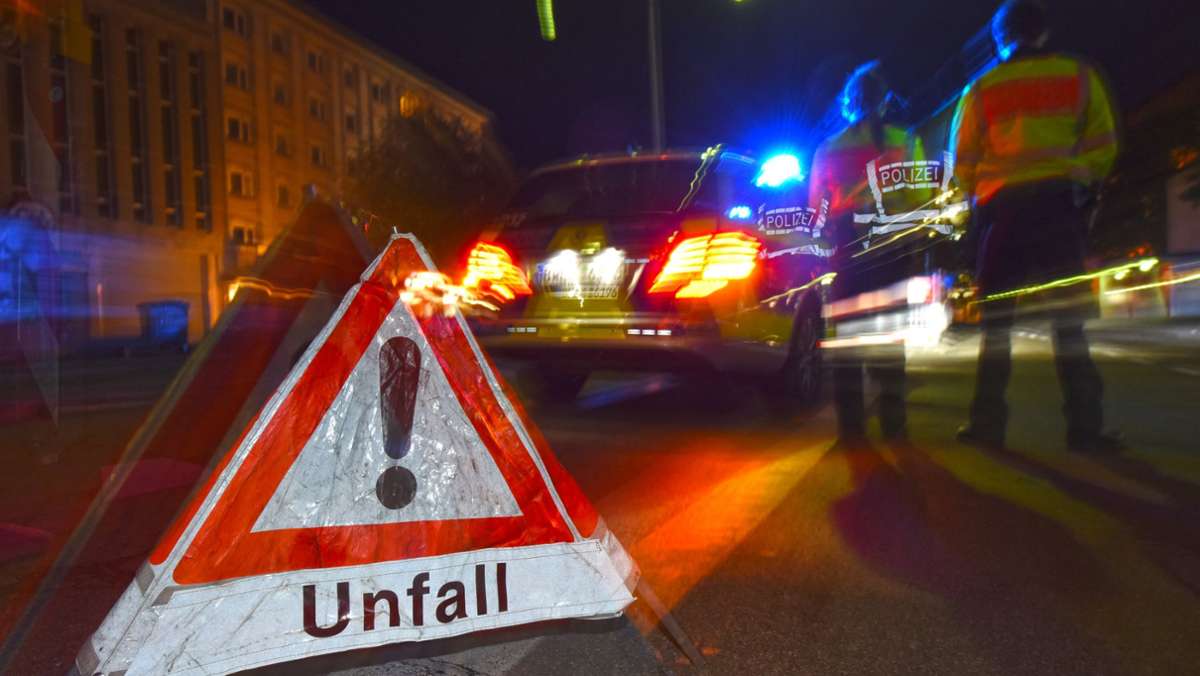 Unfall in Weilimdorf: 19-Jähriger fährt gegen Ampelmast – Verursacher flüchtet