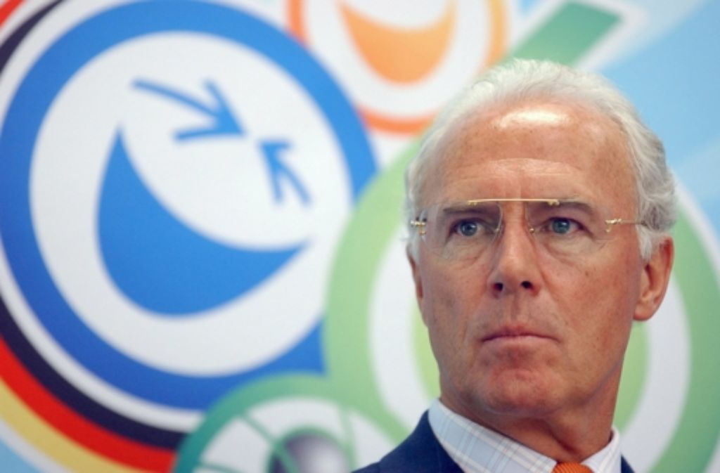 Rückt mit ins Zentrum des Korruptionsskandals: Franz Beckenbauer Foto: epa