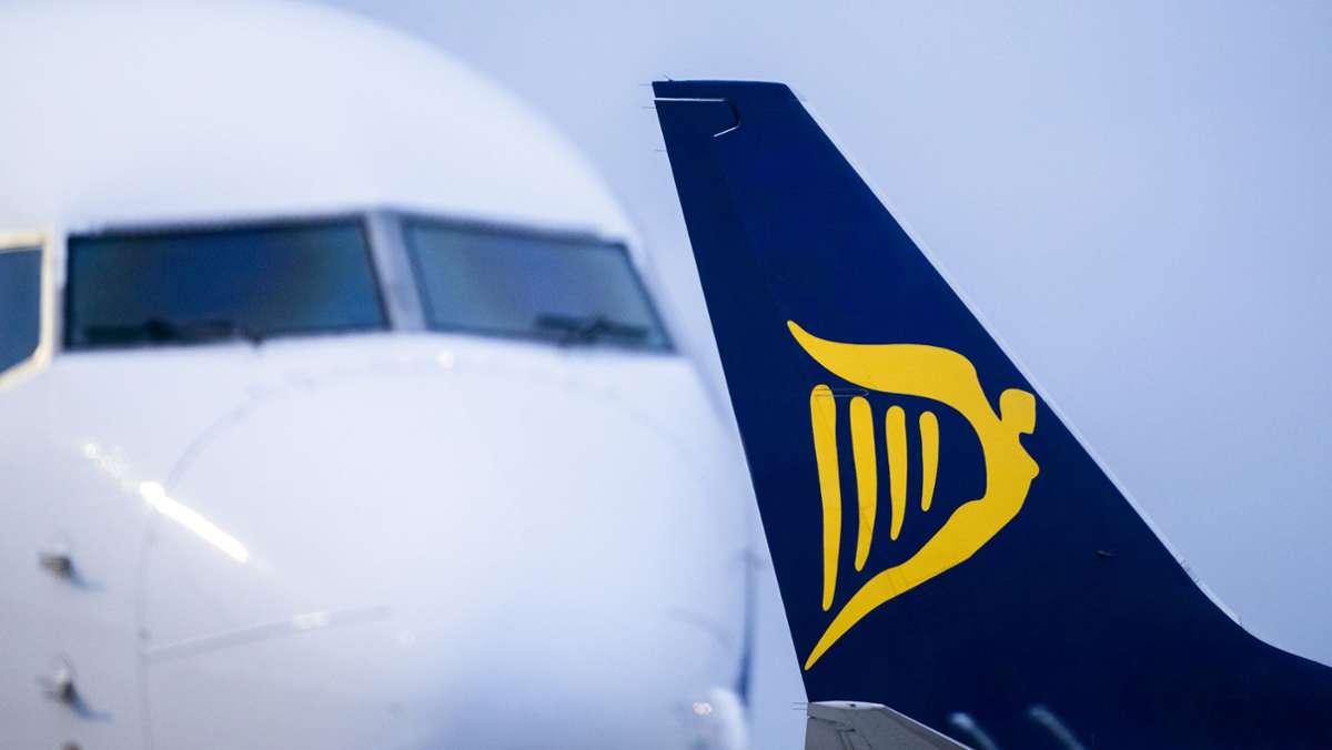  Der irische Billigflieger Ryanair hat sich über angeblich geplante „Geisterflüge“ des Konkurrenten Lufthansa lustig gemacht. „Wir haben die Lösung: Verkauft billige Tickets“, schrieb Ryanair am Mittwoch auf Twitter. 
