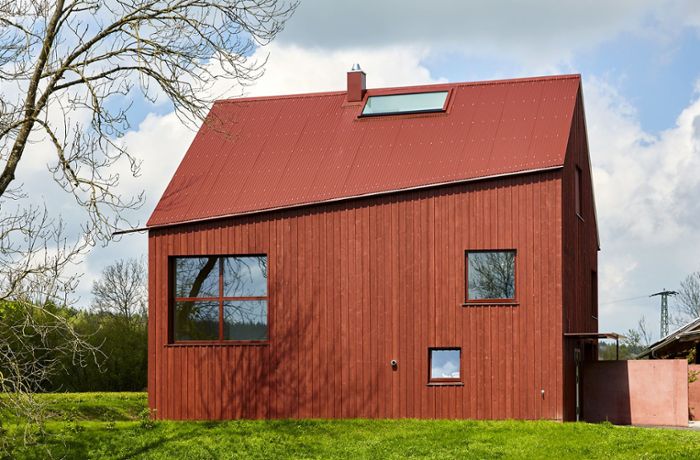 Schön wohnen im Allgäu: Rotes Traumhaus auf dem Land