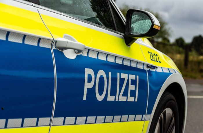 Verfolgungsfahrt auf A 8 und A 81: Nach Flucht mit Tempo 300: Polizei kennt Autobahnraser