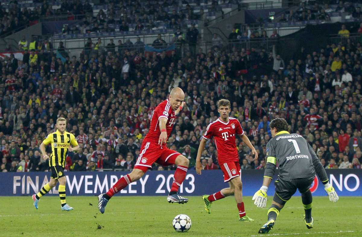 2013: Im ersten rein deutschen Finale schlagen die Bayern Borussia Dortmund 2:1. In Wembley erzielt nach zähem Ringen der Niederländer Arjen Robben in der 89. Minute den Siegtreffer.