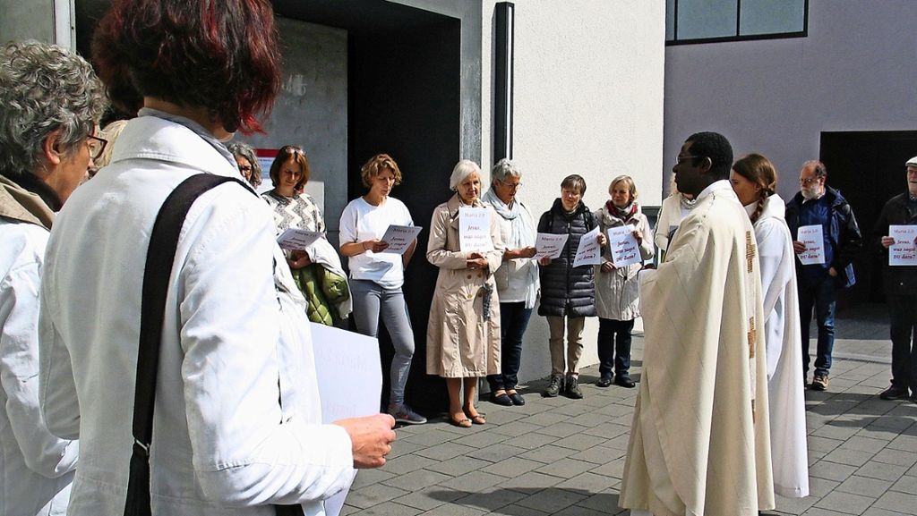 Aktion „Maria 2.0“ in Stuttgart-Feuerbach: Frauen streiken  für einen Wandel in der katholischen Kirche