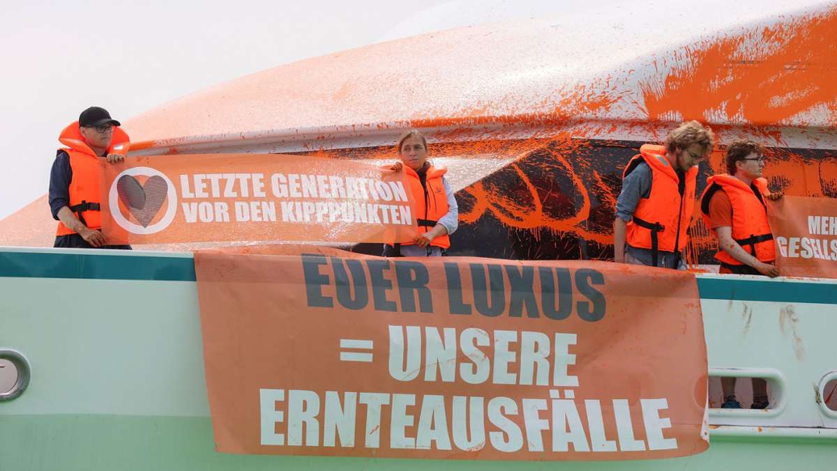 Klima-Aktivisten in Schleswig-Holstein: Sogenannte „Letzte Generation“ besprüht Jacht