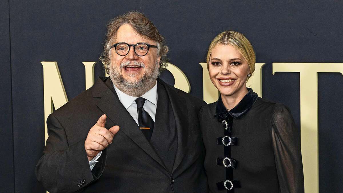  Guillermo del Toro legt seinen neuesten Film „Nightmare Alley“ mit Bradley Cooper und Cate Blanchett in den Hauptrollen vor, der an diesem Donnerstag in den Kinos startet. Im Interview erzählt er, warum diese Noir-Geschichte ihm mehr als alle anderen Filme abverlangte. 