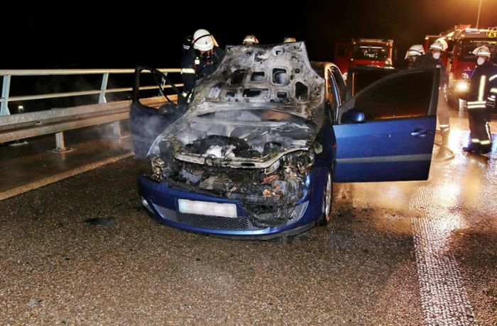 Vorfall bei Winnenden: Auto brennt aus: B 14 voll gesperrt
