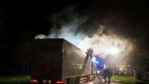 Zwei Lkw-Brände in der Nacht auf der A8 – Vollsperrung Richtung Stuttgart